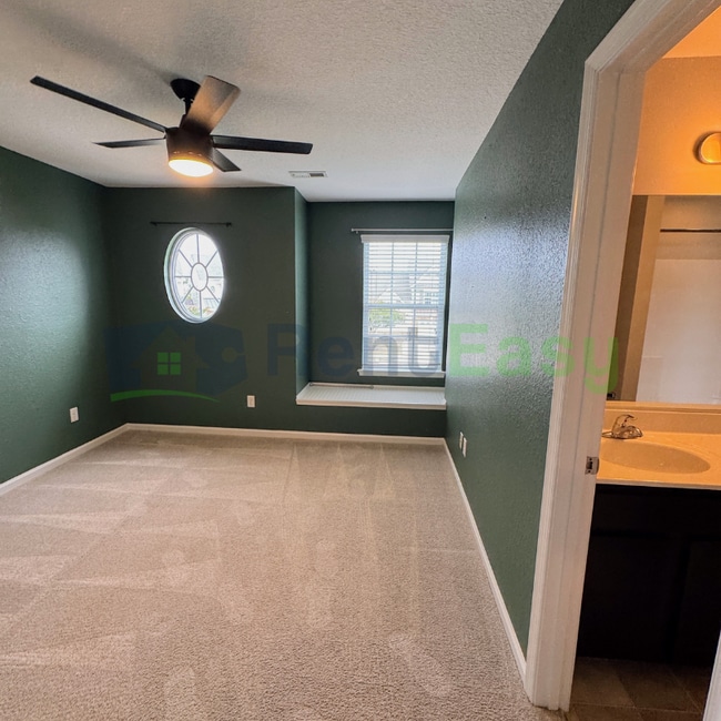 Building Photo - 1005 Silver Charm Cir
