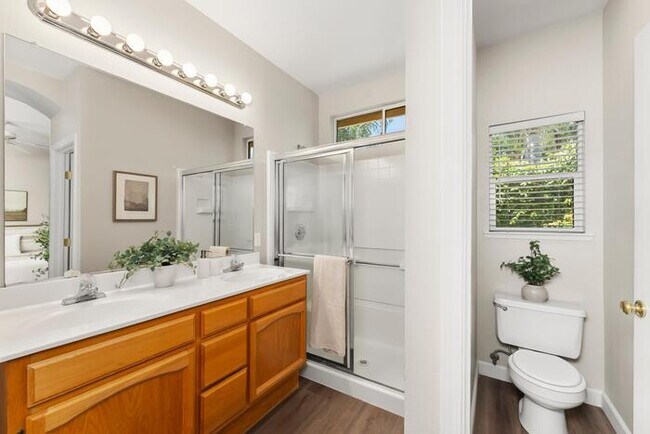 Building Photo - Beautiful 3 Bedroom 2 Bathroom in Gated Community of Folsom, CA!