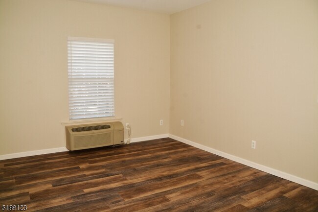 Building Photo - 2 Richmond Rd