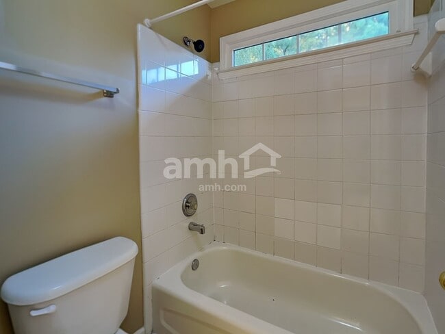 Building Photo - 1701 Hillside Bend Xing