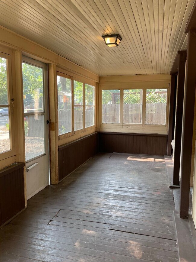 Building Photo - Cute 2 Bed 1 Bath Close to Old Town Fort C...