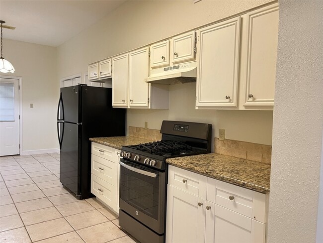 Building Photo - 5319 Pine Cliff Dr