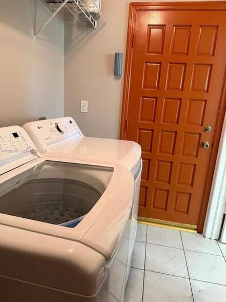 Building Photo - 2912 SW 38th Ct