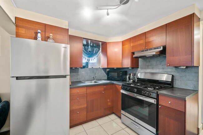 Building Photo - 40 Hauxhurst Ave