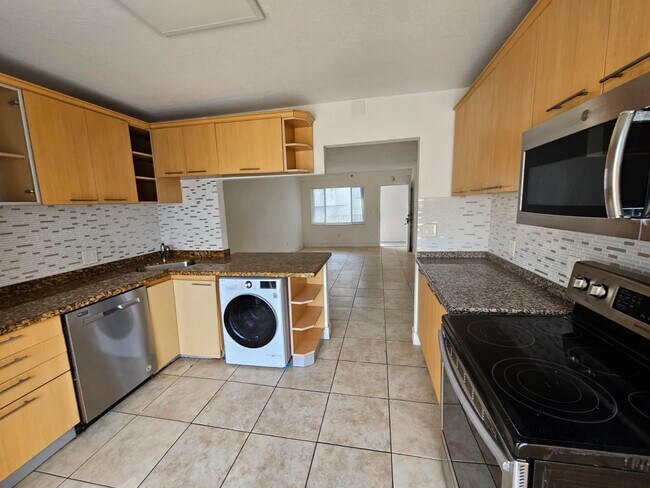 Building Photo - 677 NE 24th St