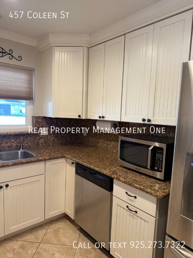 Building Photo - 457 Coleen St