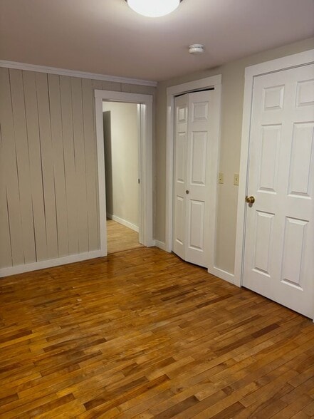 Building Photo - 450 Main St