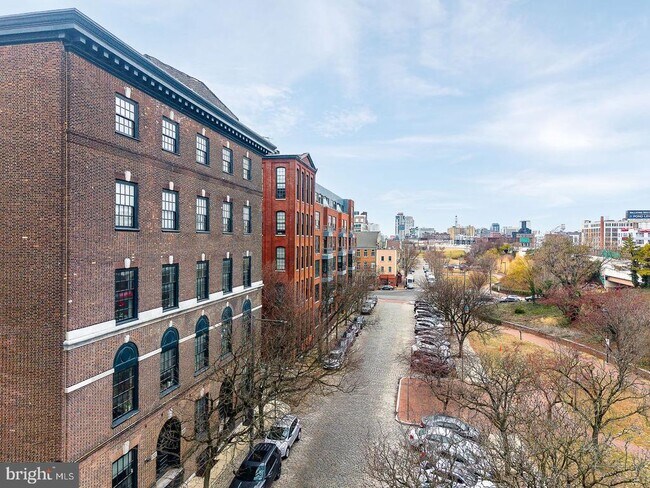 Building Photo - 303 Vine St