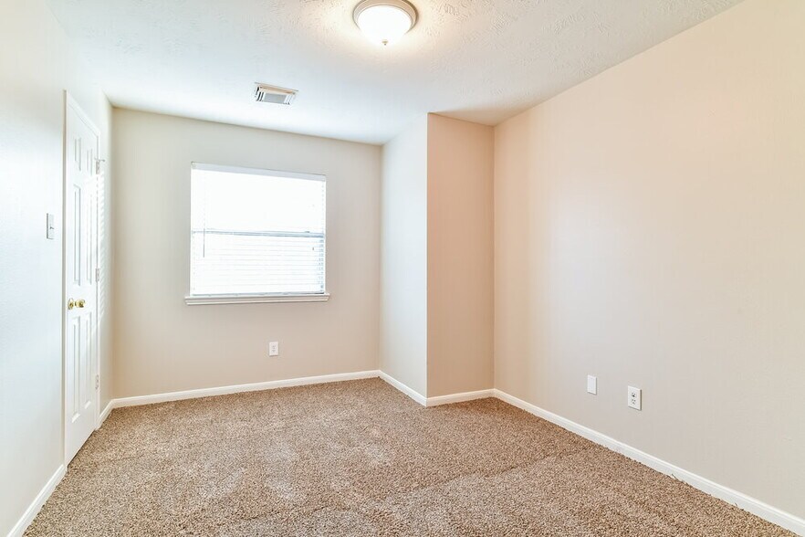 Building Photo - 6803 Hedgewick Dr