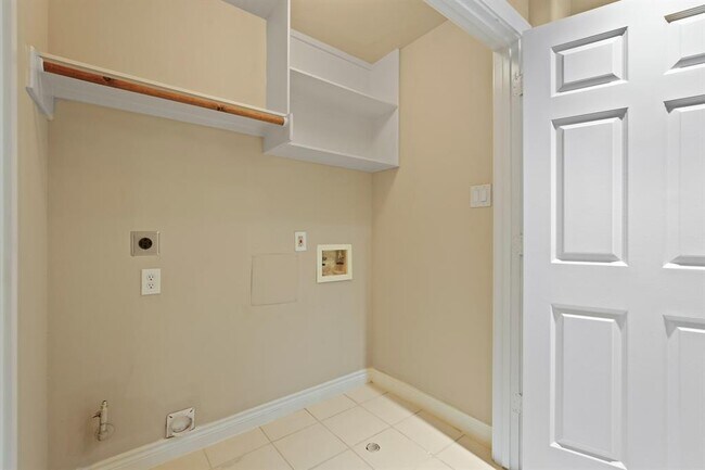 Building Photo - 2615 Cheshire Oaks Dr