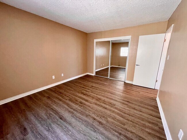 Building Photo - Remodeled 2 Bedroom 1 Bath