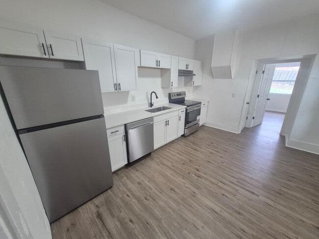 Building Photo - Charming 2-Bedroom Home with Fenced Yard in Covington!