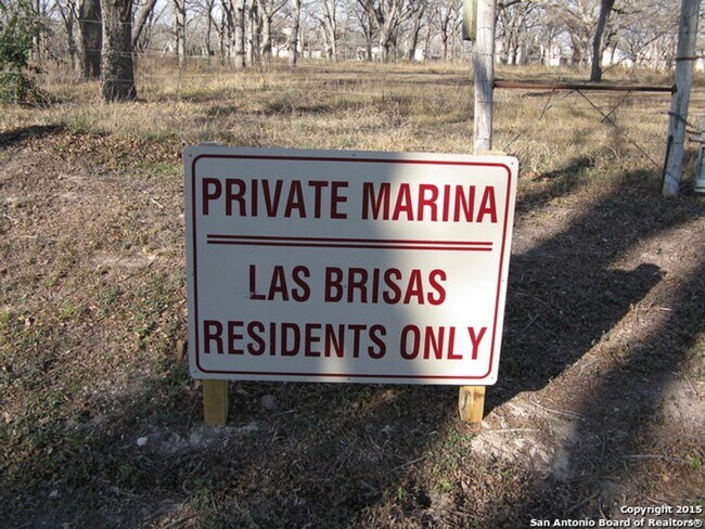Building Photo - Awesome 4 bdrm/2.5 ba in La Brisas