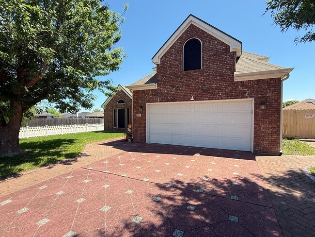 Building Photo - NEW IN MANAGEMENT - COMING SOON!