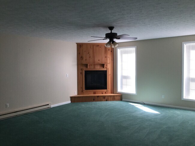Building Photo - 3 Bed 3 Bath Home in Hendersonville!!