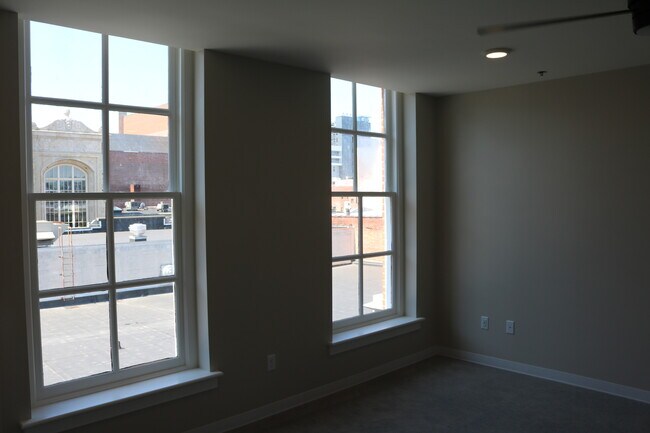 Building Photo - 628 Washington St