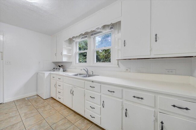 Building Photo - 812 Mississippi Ave NE