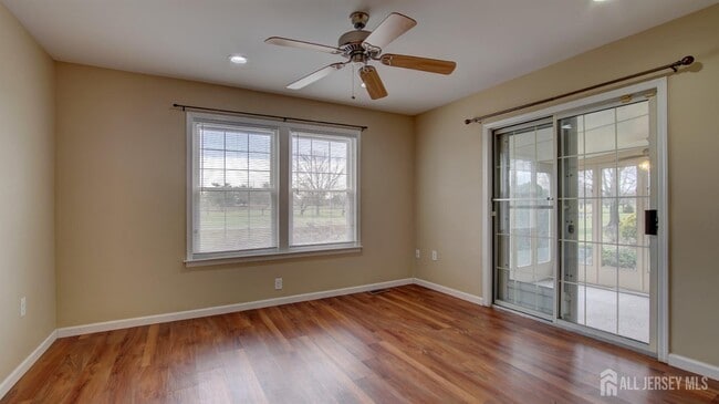 Building Photo - 18 Thomas Paine Dr