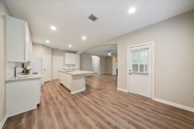 Building Photo - 130 W Burberry Cir