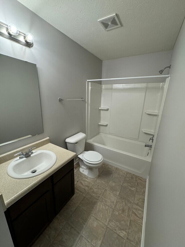 Building Photo - Columbus IN  - 3 BR home with loft