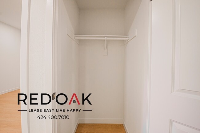 Building Photo - 856 S Gramercy Dr