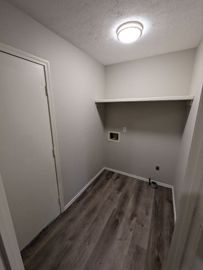 Building Photo - Kickapoo High District w/ Walk-In-Closet