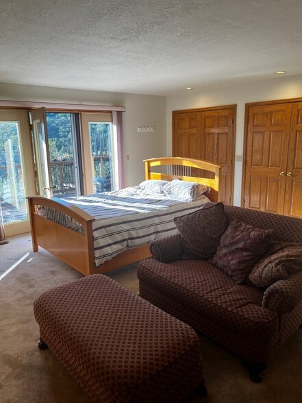 Building Photo - 7182 Stagecoach Dr