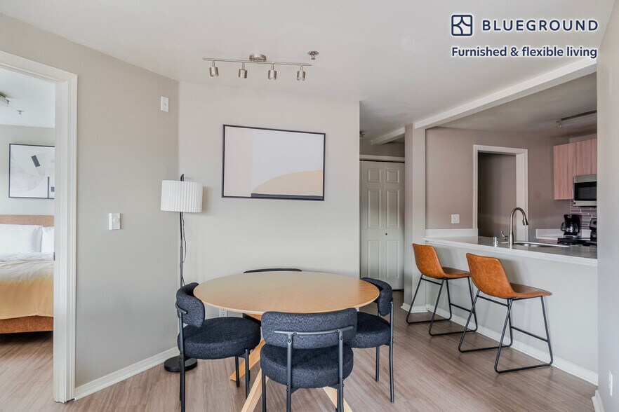 Building Photo - 2400 Elliott Ave