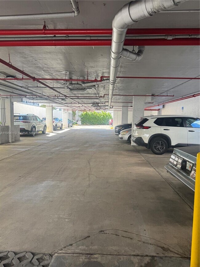 Building Photo - 2120 W Flagler St