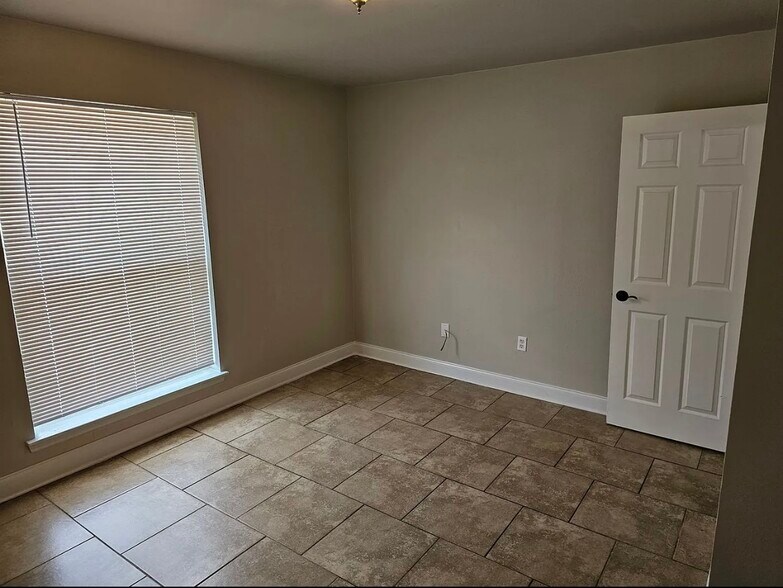 Building Photo - 44154 Simpson Pl