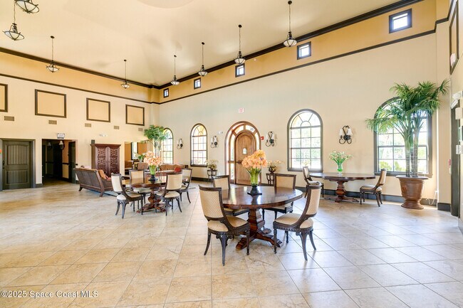 Building Photo - 724 Carlsbad Dr