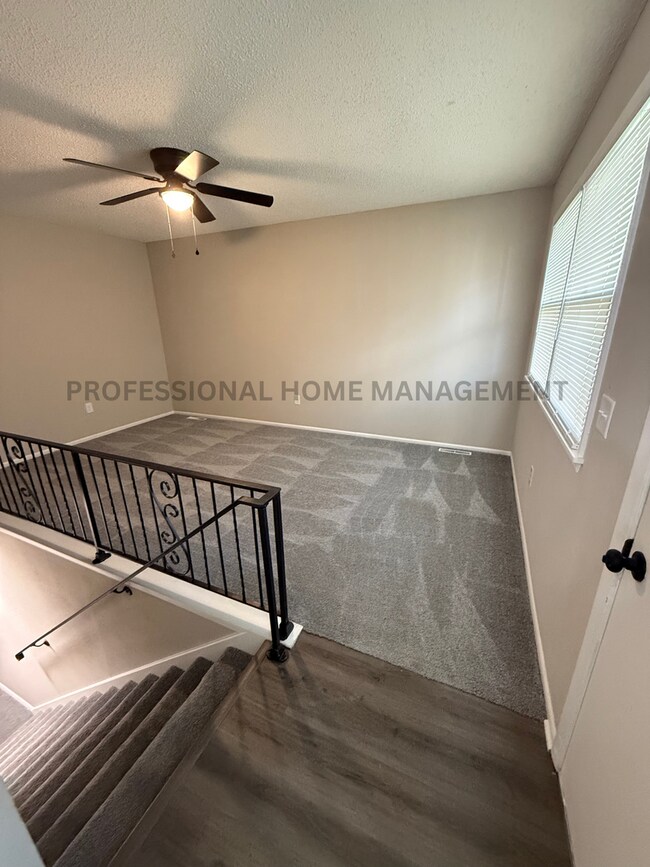 Building Photo - Open House 6/24 12:30-1! Bright, Fresh & F...