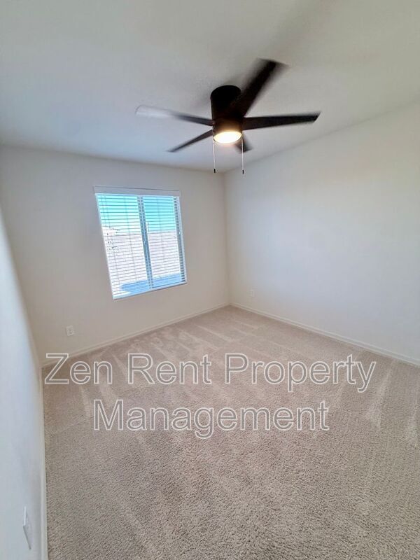 Building Photo - 32209 Daylight Dr