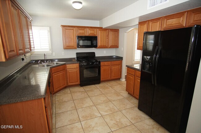 Building Photo - 10932 Acoma St