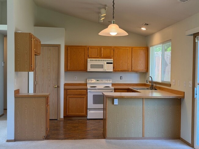 Building Photo - Everett 3 Bedroom Rambler