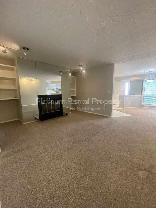 Building Photo - 402 Wynnes Ridge Cir SE