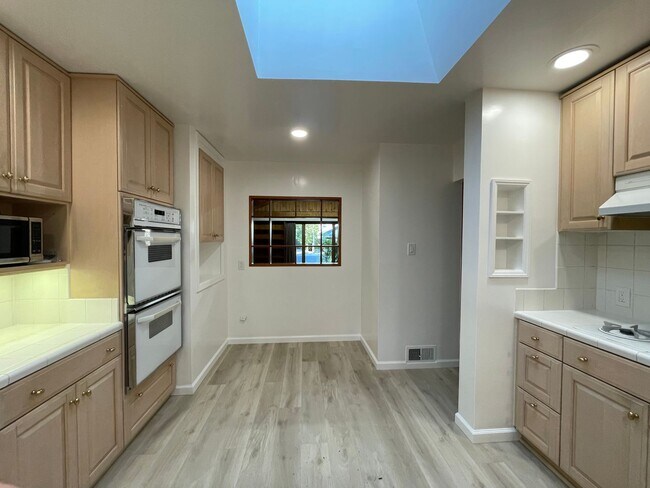 Building Photo - Palo Alto Midtown Updated 4BR Home w/ Spacious Yard