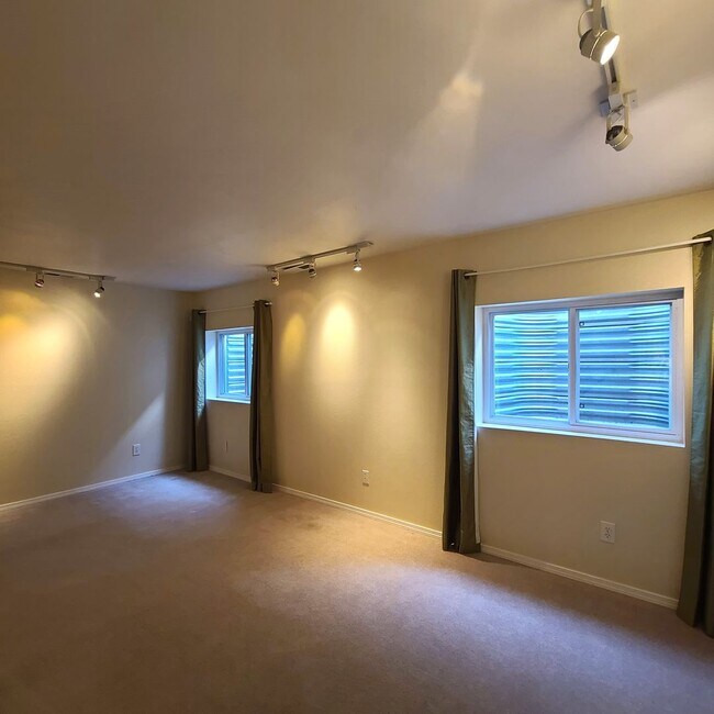 Building Photo - Beautiful home in Briargate Fairfax - D20 - ready to move in NOW!