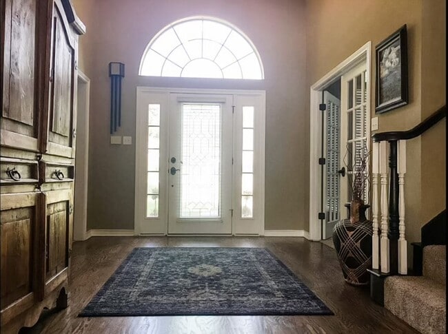 Building Photo - Mill Creek Executive Home Overlooking Golf Course at 17th Tee