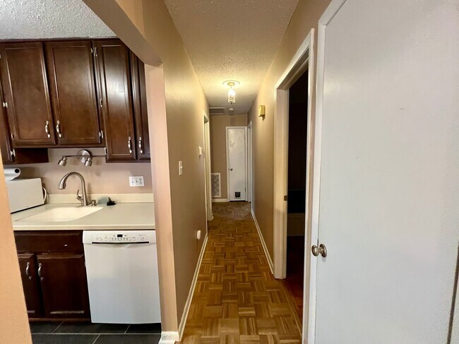 Building Photo - 805 Castalia Dr