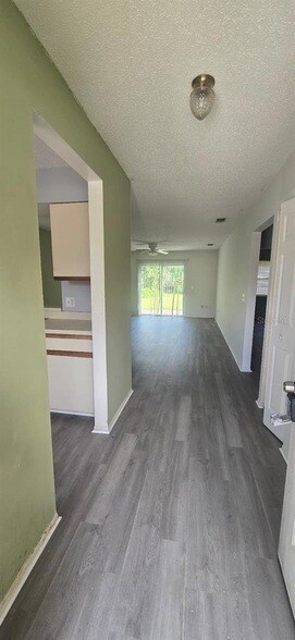 Building Photo - 304 Camillia Ln