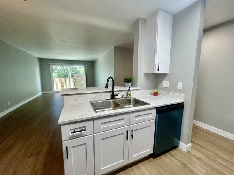 Building Photo - 941 Lewelling Blvd