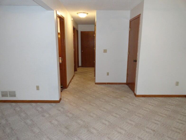 Building Photo - 1852 Evergreen Dr NW