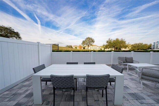 Building Photo - 7740 Sandy Ridge Dr