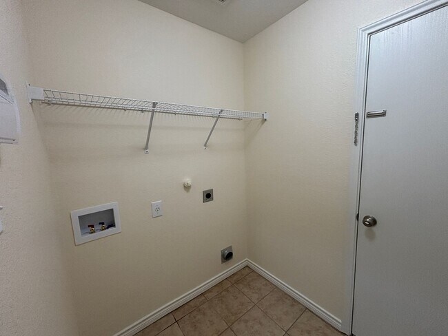 Building Photo - Spacious and Beautifully Maintained Arlington Home in Harris Ridge