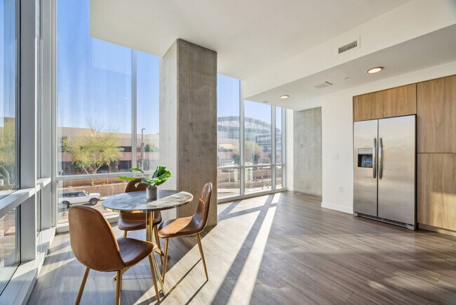 Building Photo - 222 E Jefferson St