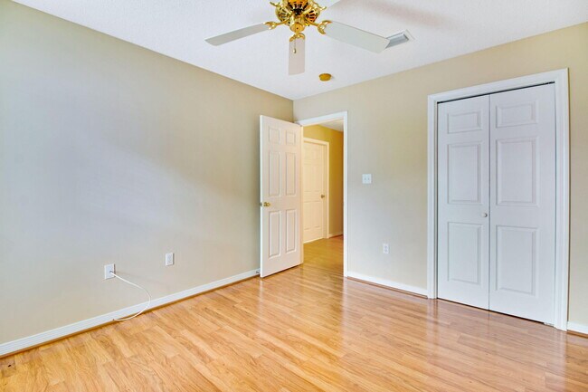 Building Photo - 366 Bay Tree Dr