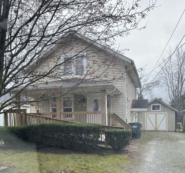 Building Photo - 427 W Vinyard St