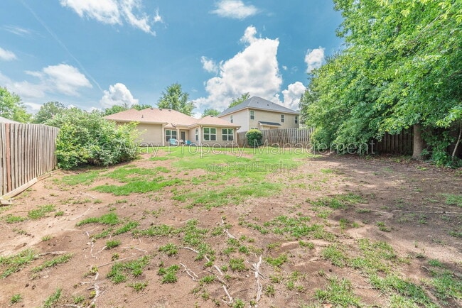 Building Photo - 3128 Alexandria Dr