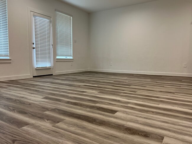 Building Photo - 3220 Crown Gate Dr